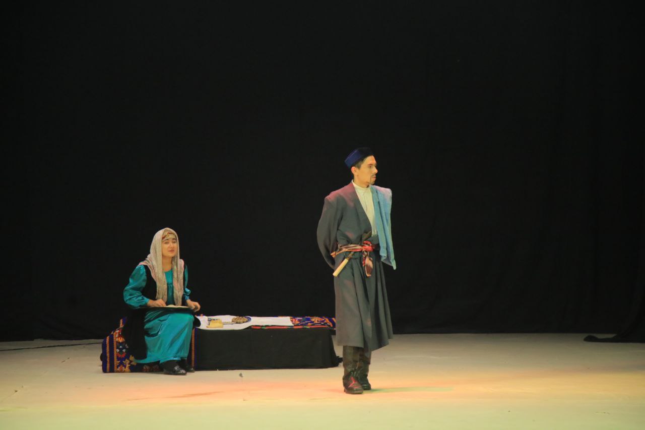 IQTIDOR VA MAHORAT NAMOYISHI TEATR SAHNASIDA!