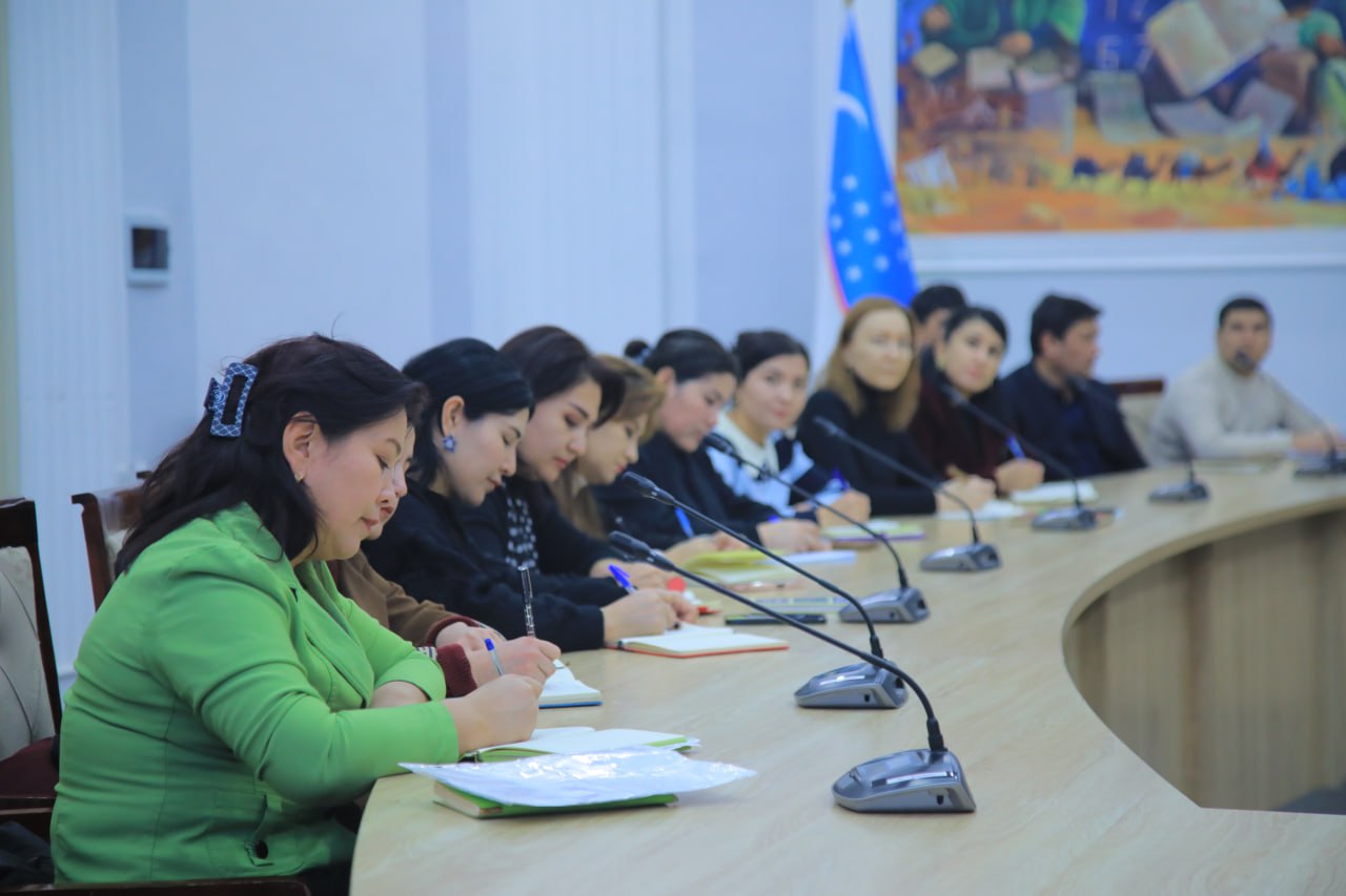 "Siyosiy-ma’rifat soati"