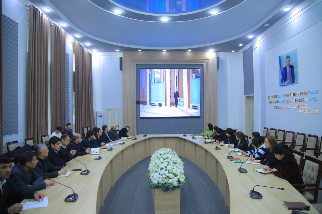 "Siyosiy-ma’rifat soati"