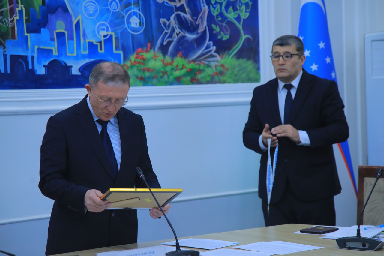 Namangan davlat pedagogika instituti o'qituvchi va talabalariga ilmiy daraja hamda tanlov natijalarini tasdiqlovchi diplomlar topshirildi...