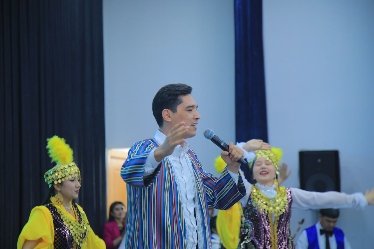 QIZG‘IN DAVOM ETAYOTGAN TADBIRDA SAMIMIY TABRIKLAR YANGRADI