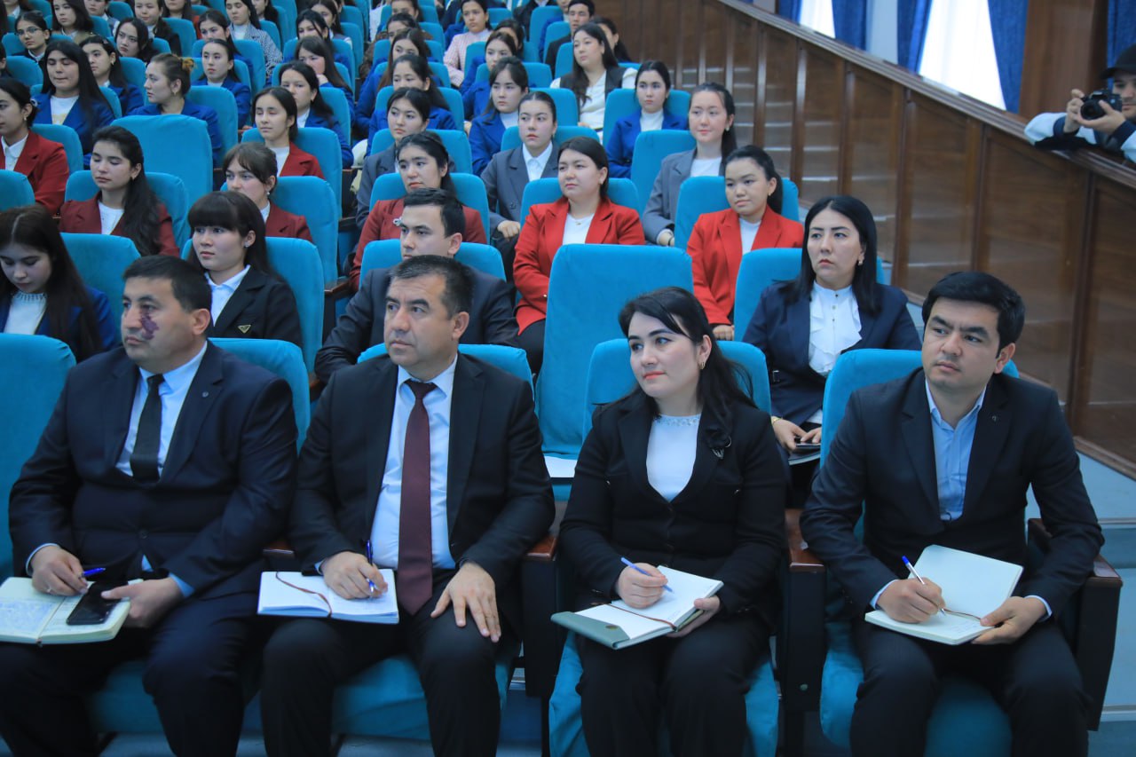 YOSHLAR KUNI DOIRASIDA REKTOR VA YOSHLAR UCHRASHUVI O‘TKAZILDI