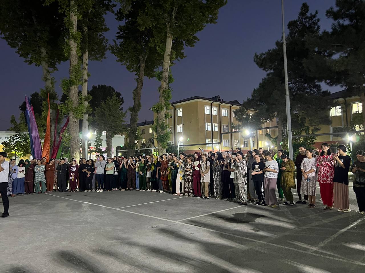 Talabalar turar joyida bayramona shukuh