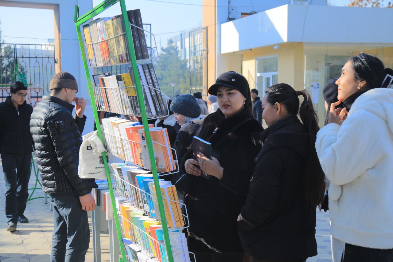 Namangan davlat pedagogika institutida Xorijiy tillar kafedrasi tashabbusi bilan "Kitob-yarmarkasi"  tashkil etildi.