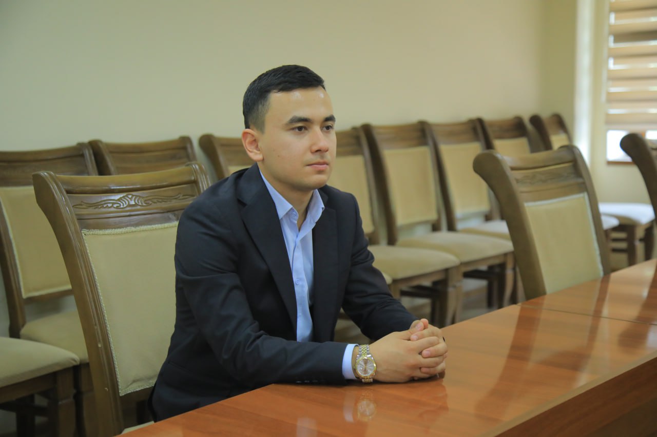 Namangan davlat pedagogika instituti talabalari ishtirokida institut Yoshlar akademiyasi lideri, fakultet liderlari hamda a'zolik uchun suhbat o'tkazildi.