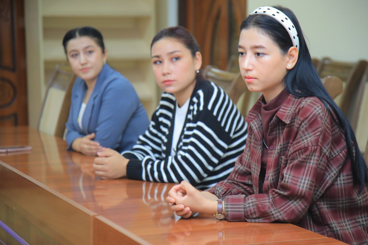 Namangan davlat pedagogika instituti talabalari ishtirokida institut Yoshlar akademiyasi lideri, fakultet liderlari hamda a'zolik uchun suhbat o'tkazildi.