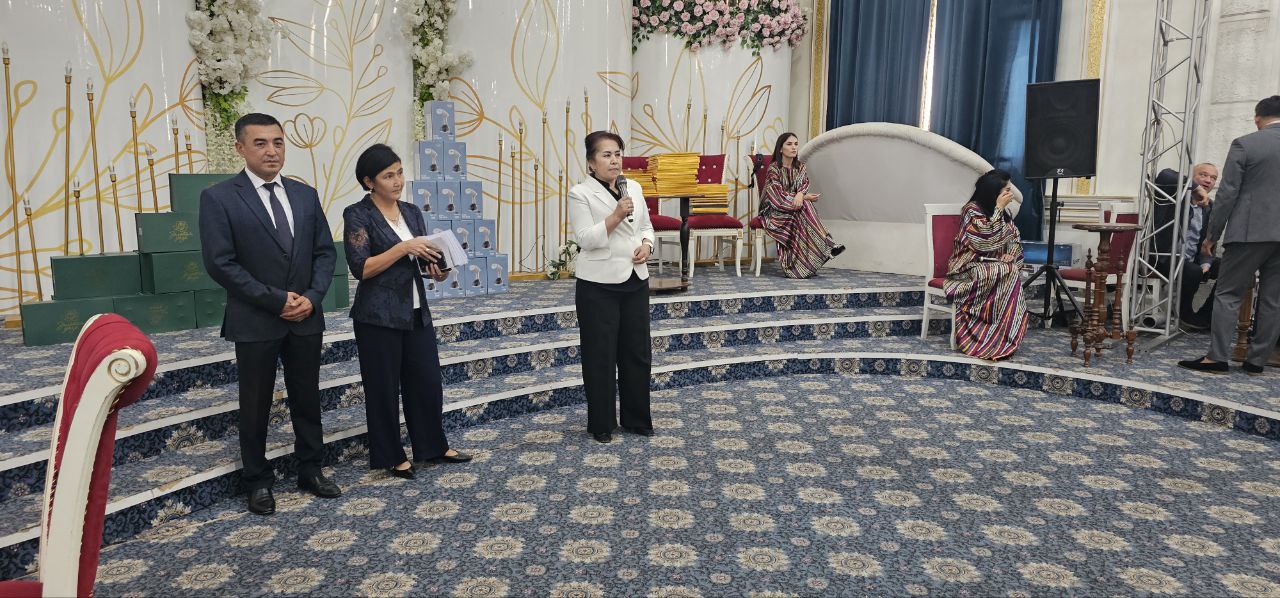 Tabriknomalar o'z egalariga yetkazildi