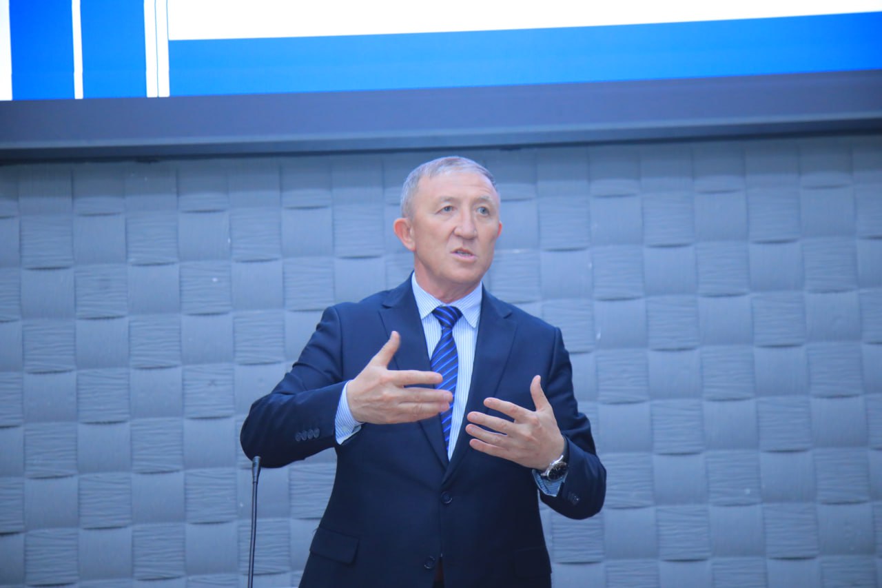 Rektor va bitiruvchi yoshlar uchrashuvi bo‘lib o‘tdi