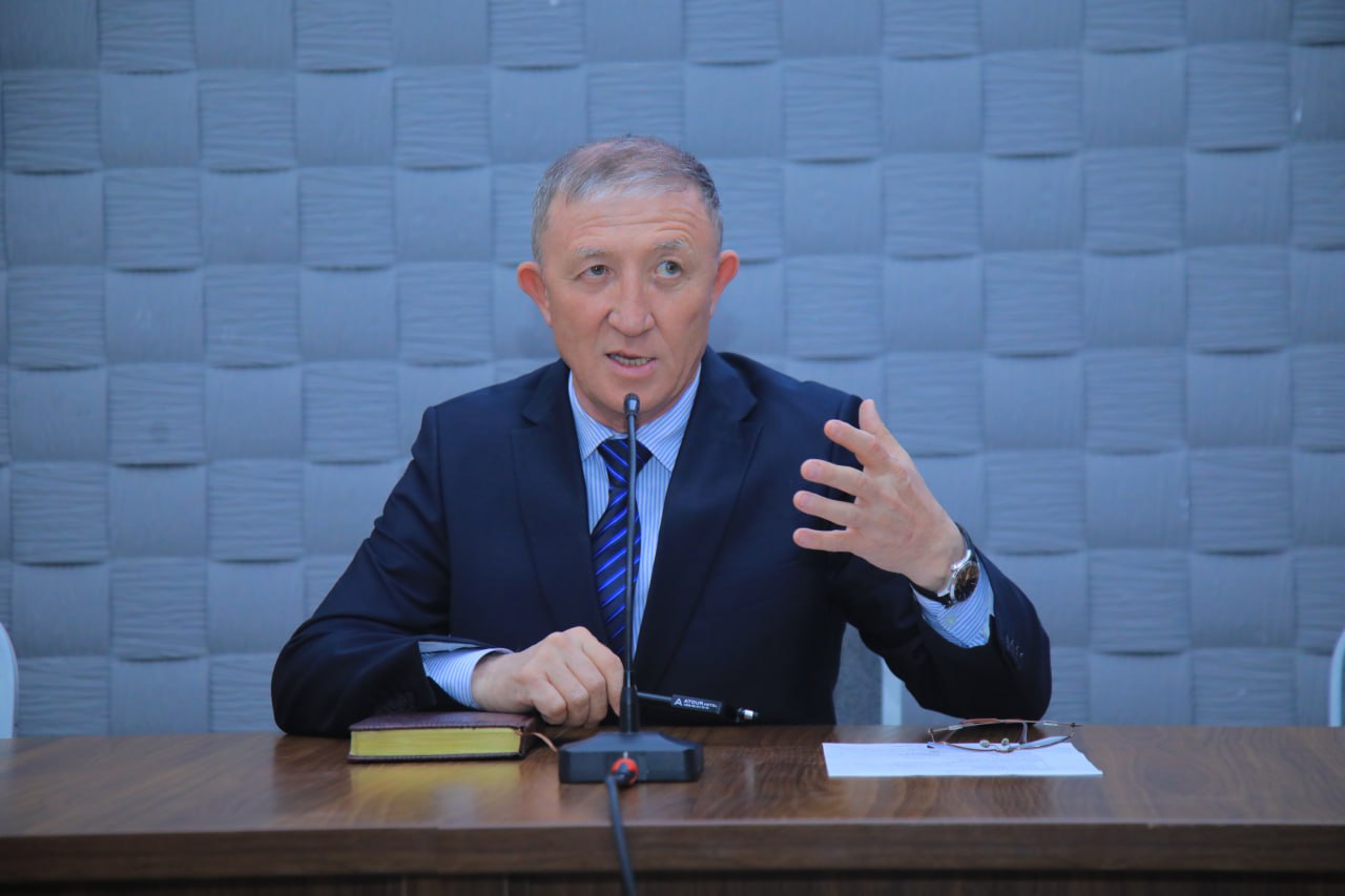 Rektor va bitiruvchi yoshlar uchrashuvi bo‘lib o‘tdi