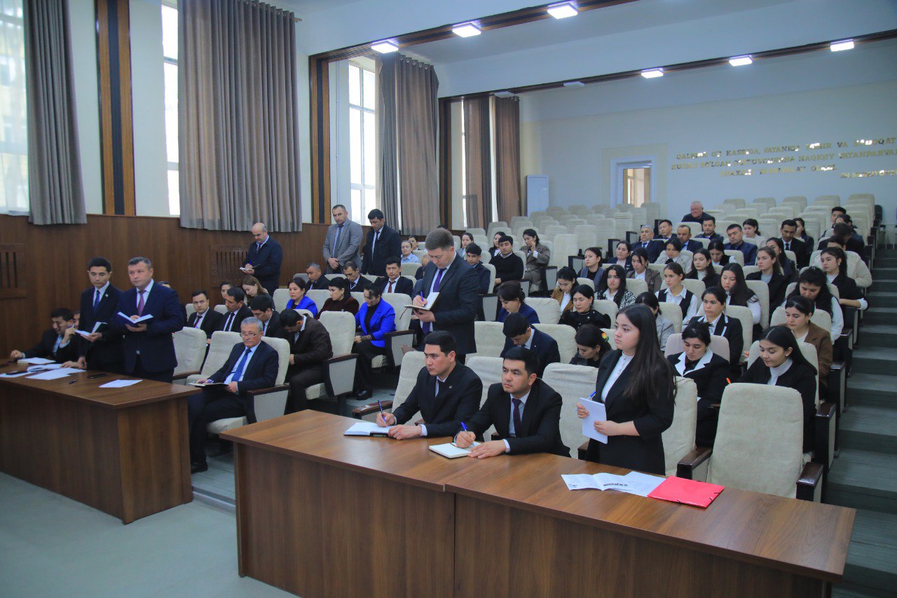 "Yoshlar masalalari va ma'naviy-ma'rifiy ishlarga mas'ul xodimlar bilan uchrashuv' tashkil etildi.