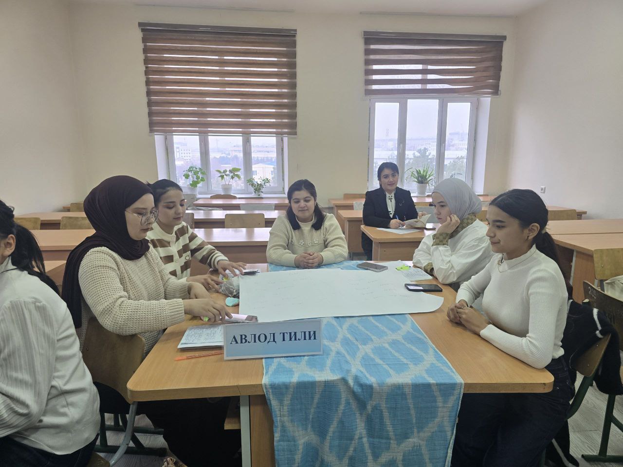 “O'zbek adabiy tili me'yorlari” mavzusida ochiq dars o‘tkazildi.