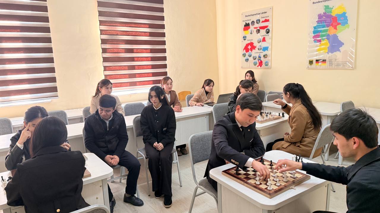 "Yoshlar kuni"  munosabati bilan Ijtimoiy fanlar fakultetida tashkil etilgan "Shaxmat va shashka" musobaqasi g'oliblari bilan tanishing: