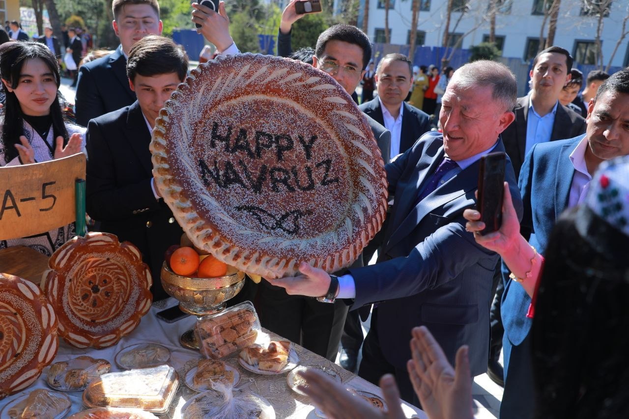 Namangan davlat pedagogika institutida "Navroʻzni ulugʻlash insonni ulugʻlashdir!" shiori ostida  Navroʻz sayli ko‘tarinki kayfiyatda tashkil etildi