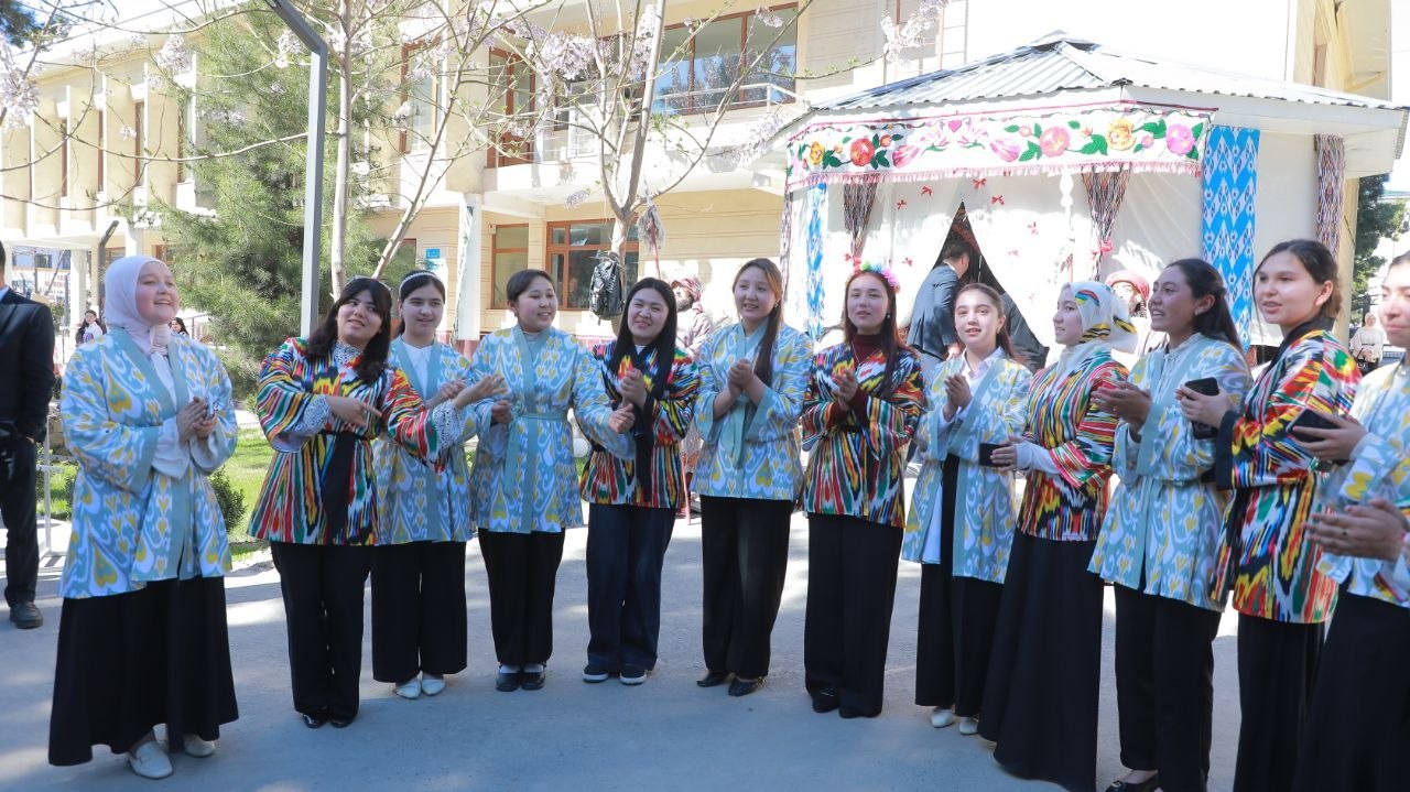Namangan davlat pedagogika institutida "Navroʻzni ulugʻlash insonni ulugʻlashdir!" shiori ostida  Navroʻz sayli ko‘tarinki kayfiyatda tashkil etildi