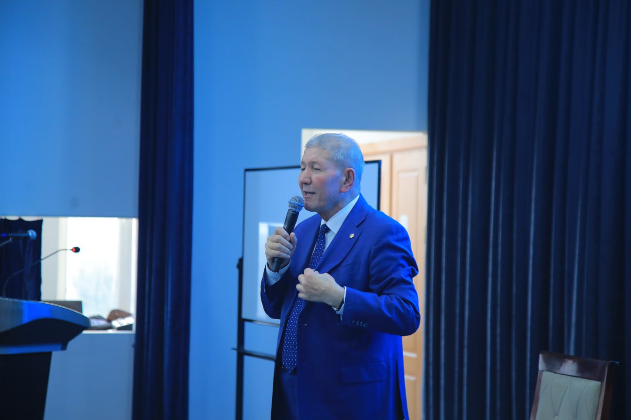 AKADEMIK BILAN ILMIY-IJODIY UCHRASHUV