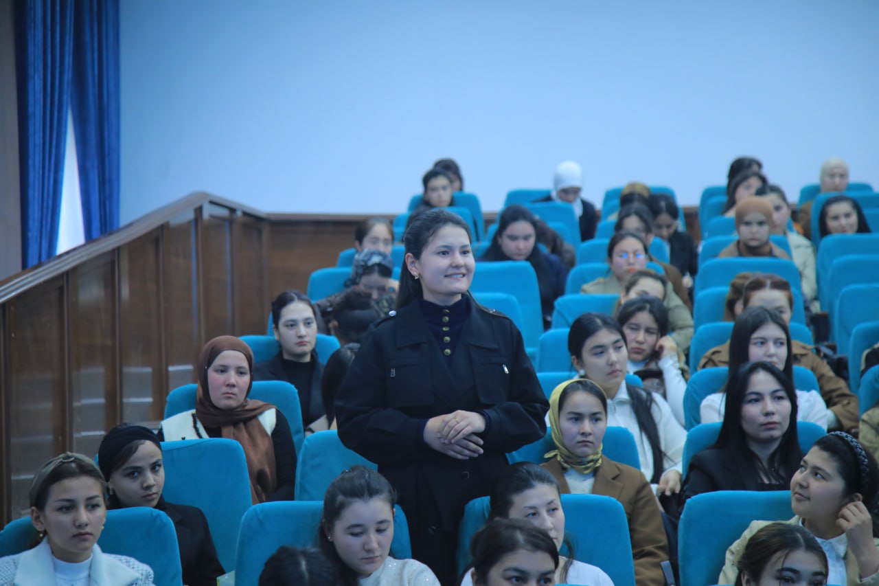 AKADEMIK BILAN ILMIY-IJODIY UCHRASHUV