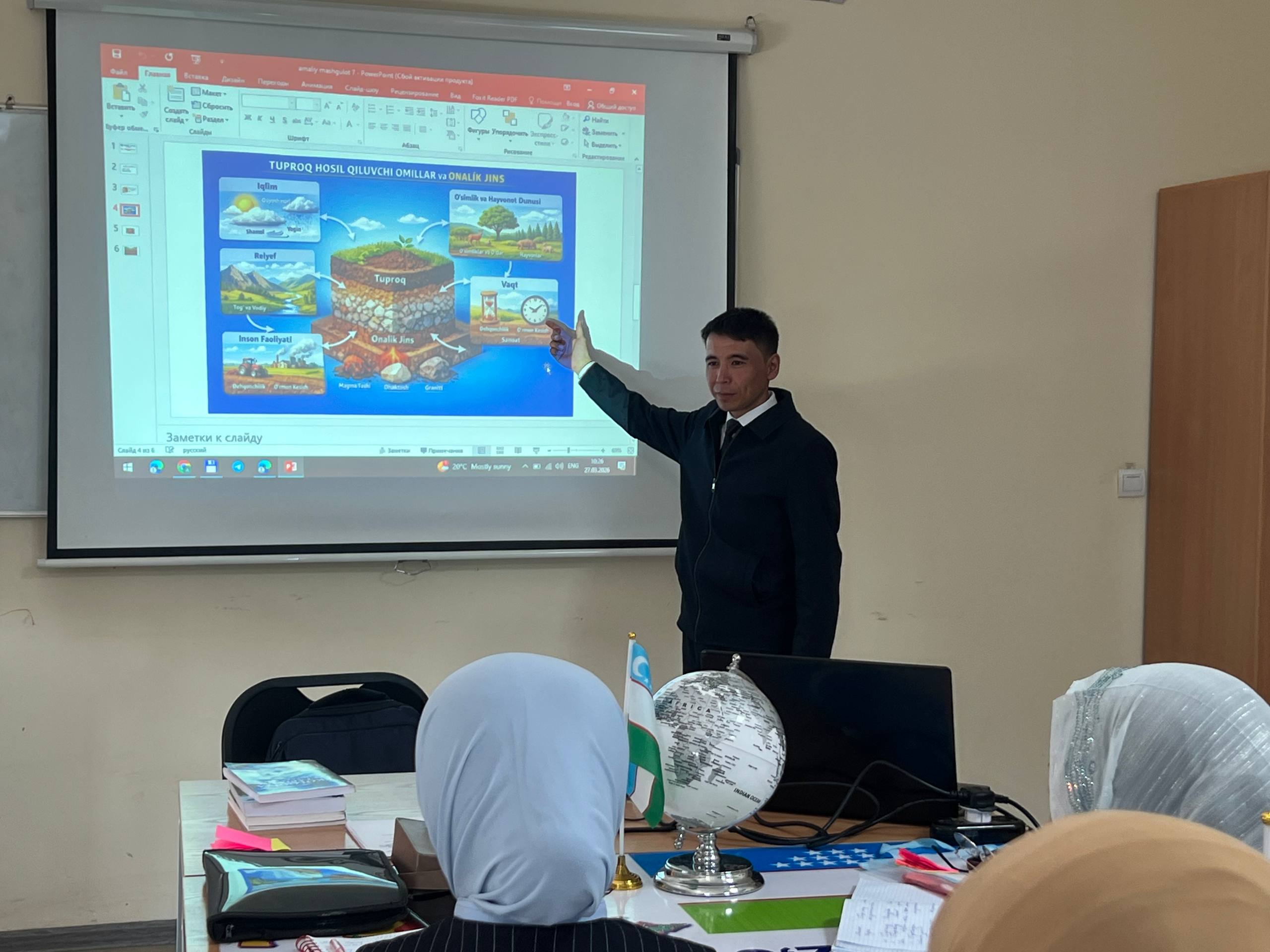 "Tuproq muhiti omillariga organizmlar moslashuvi" mavzusi boʻyicha ochiq dars mashgʻulotini tashkil qildi.