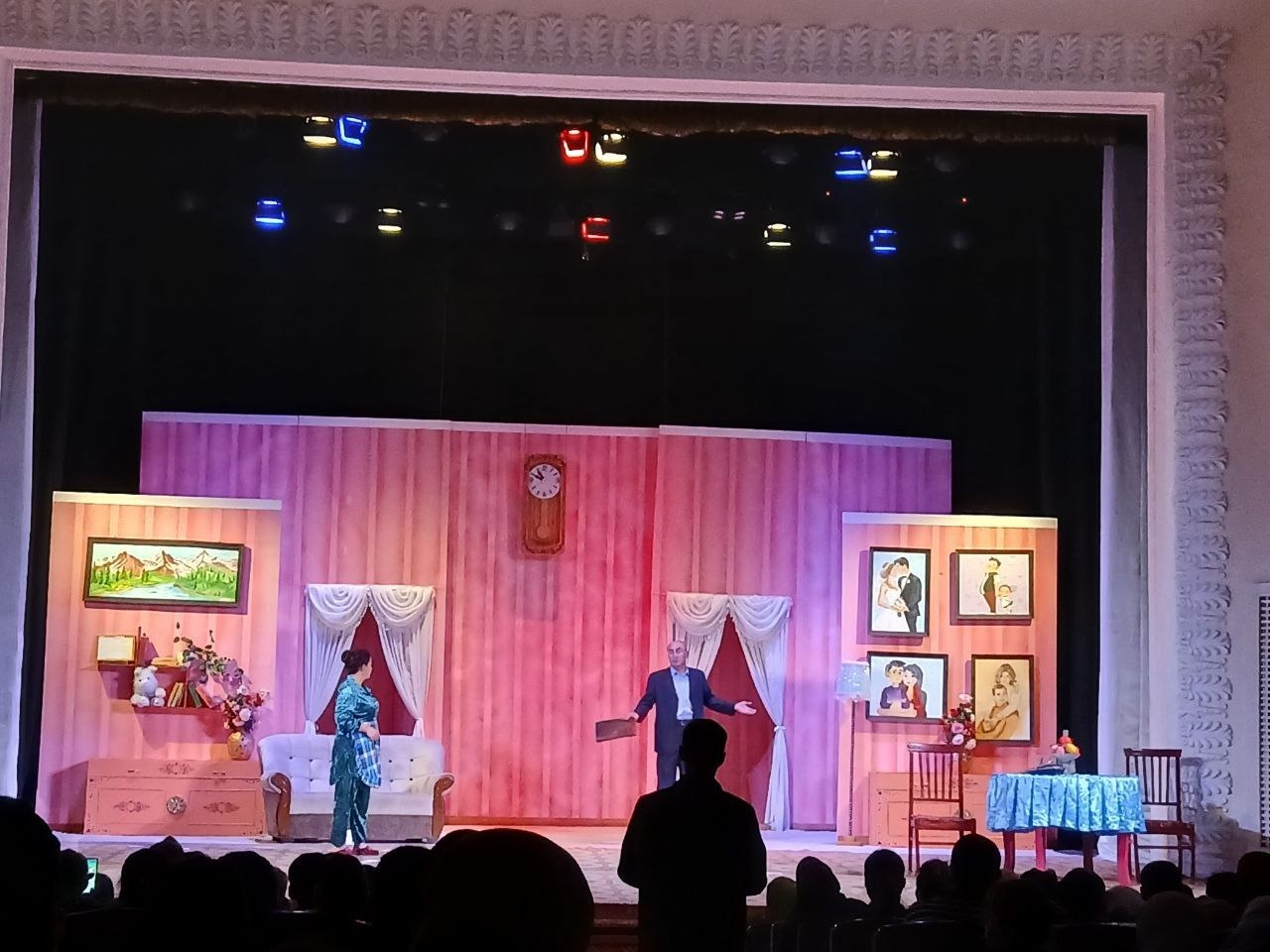 TALABALARNING TEATRGA TASHRIFI