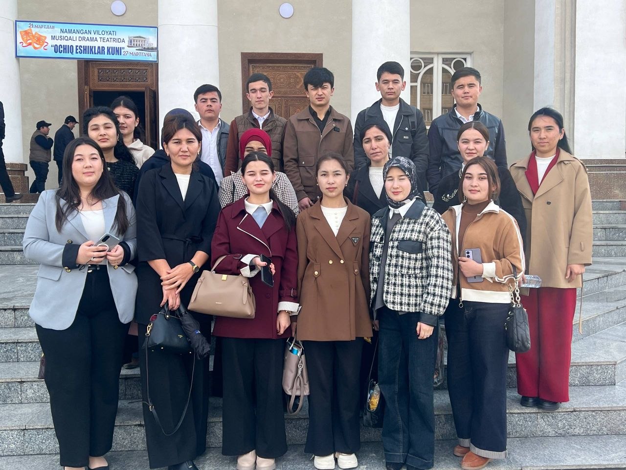 TALABALARNING TEATRGA TASHRIFI