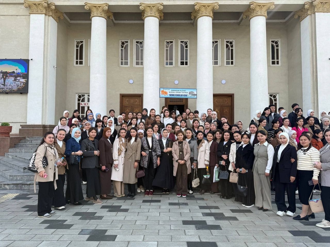 TALABALARNING TEATRGA TASHRIFI