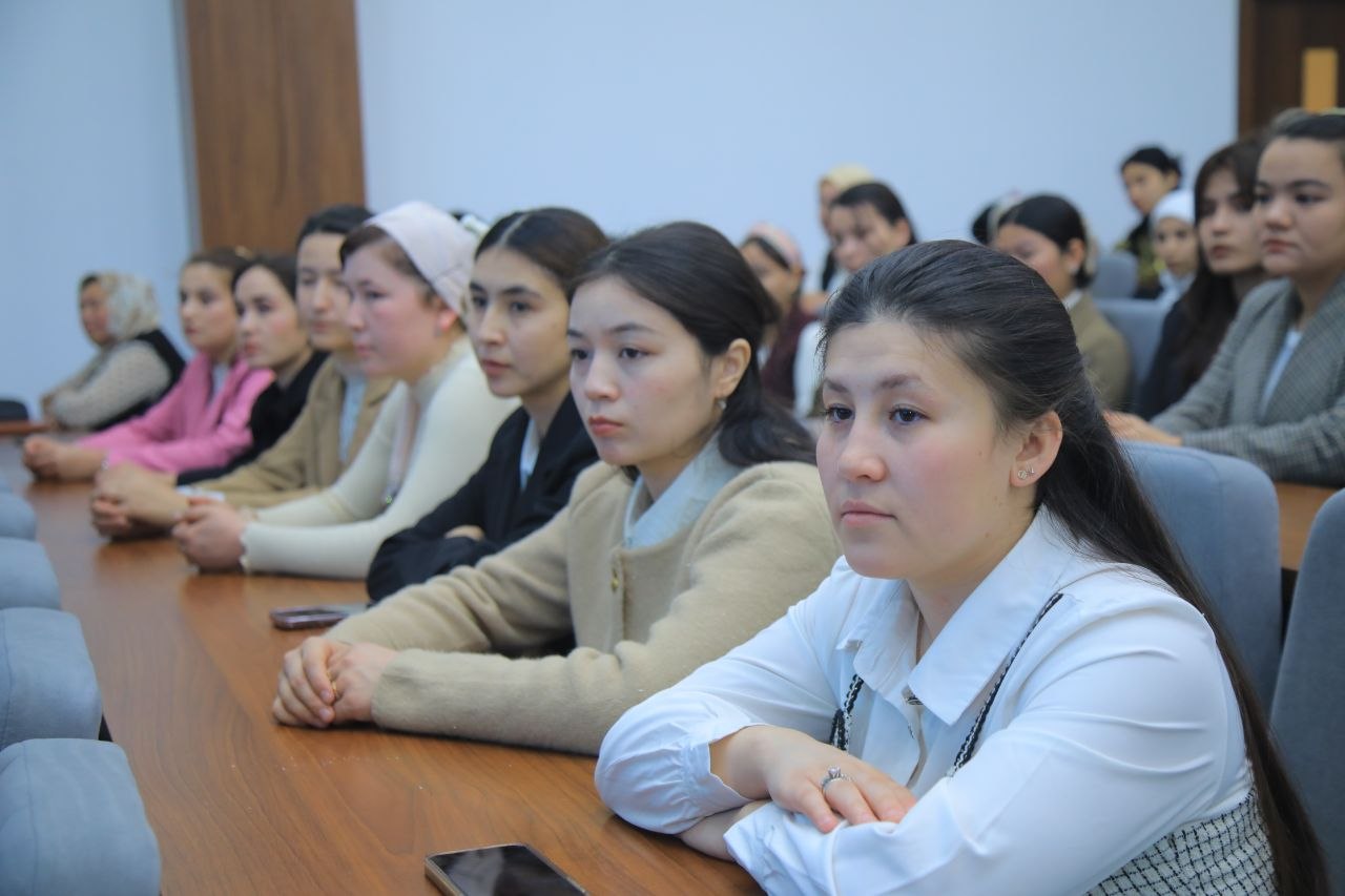 “Bugungi bitiruvchi – ertangi jamiyat yetakchisi!” mavzusida ochiq muloqot tashkil etildi.