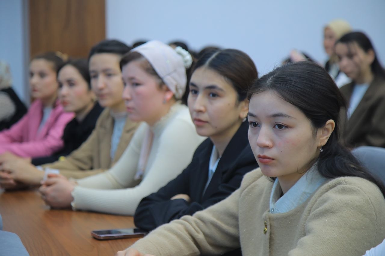 “Bugungi bitiruvchi – ertangi jamiyat yetakchisi!” mavzusida ochiq muloqot tashkil etildi.