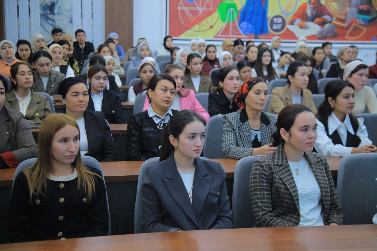 “Bugungi bitiruvchi – ertangi jamiyat yetakchisi!” mavzusida ochiq muloqot tashkil etildi.