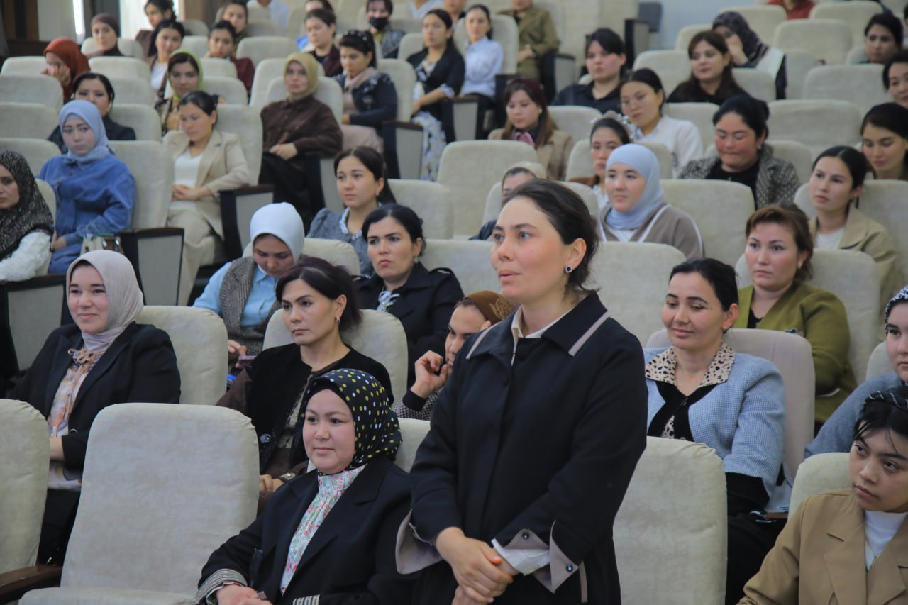 “Jaholatga qarshi – ma’rifat bilan kurash!” va “Inson qadri va huquqlarining ustuvorligi – taraqqiyot poydevori” mavzularida ma’rifiy uchrashuv o‘tkazildi