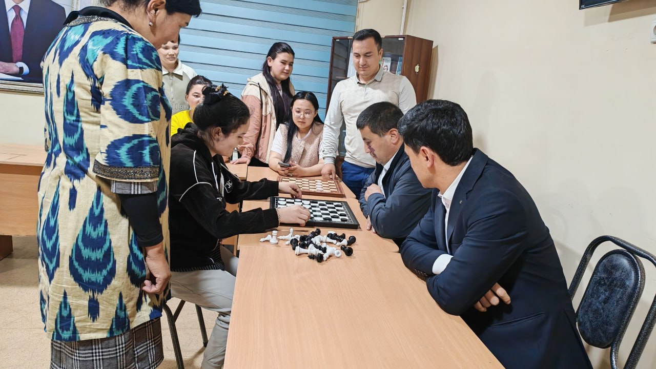 Talabalar turar joyida samimiy suhbat