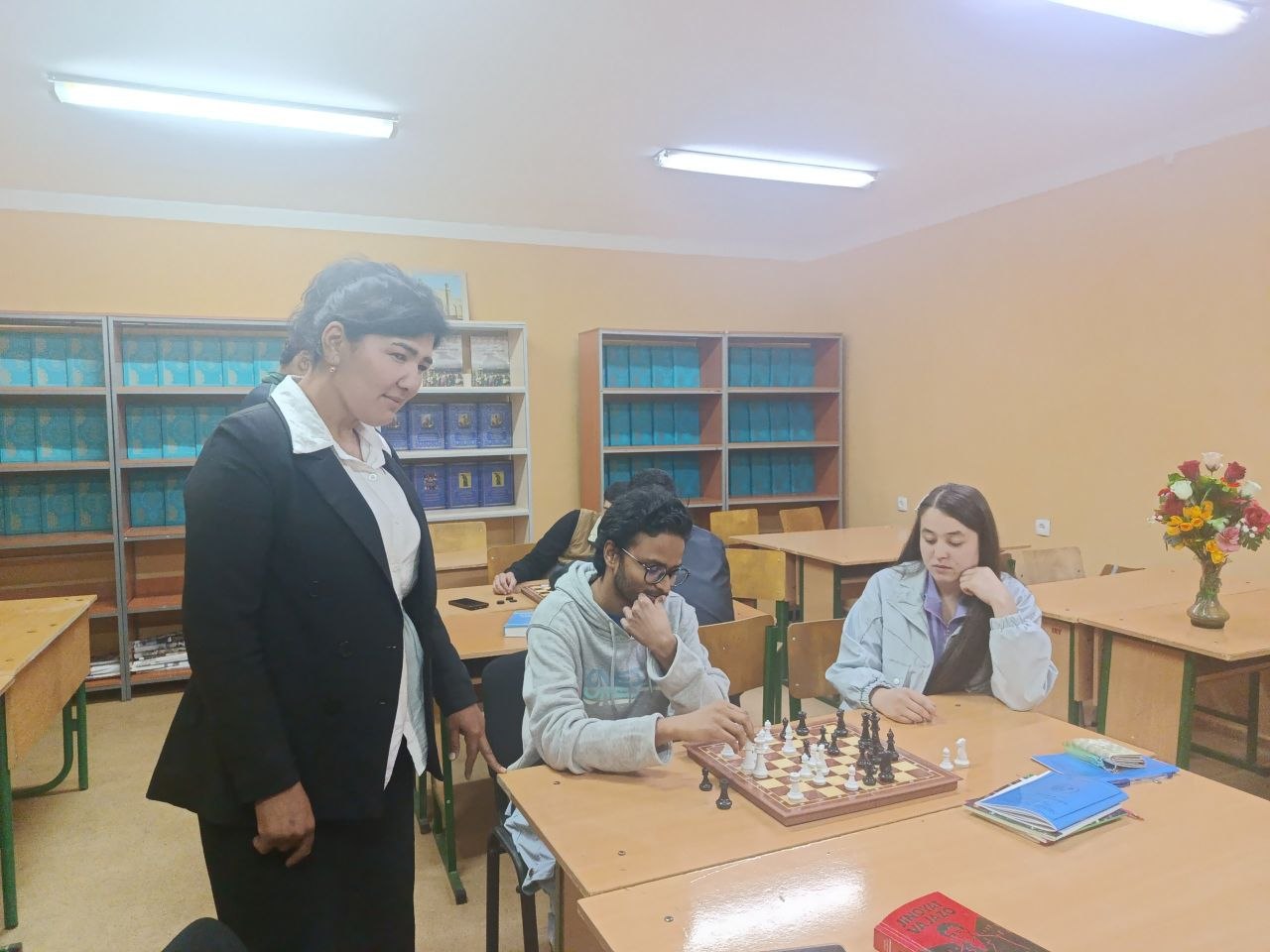 Talabalar turar joyida talabalar boʻsh vaqtlari mazmunli oʻtmoqda