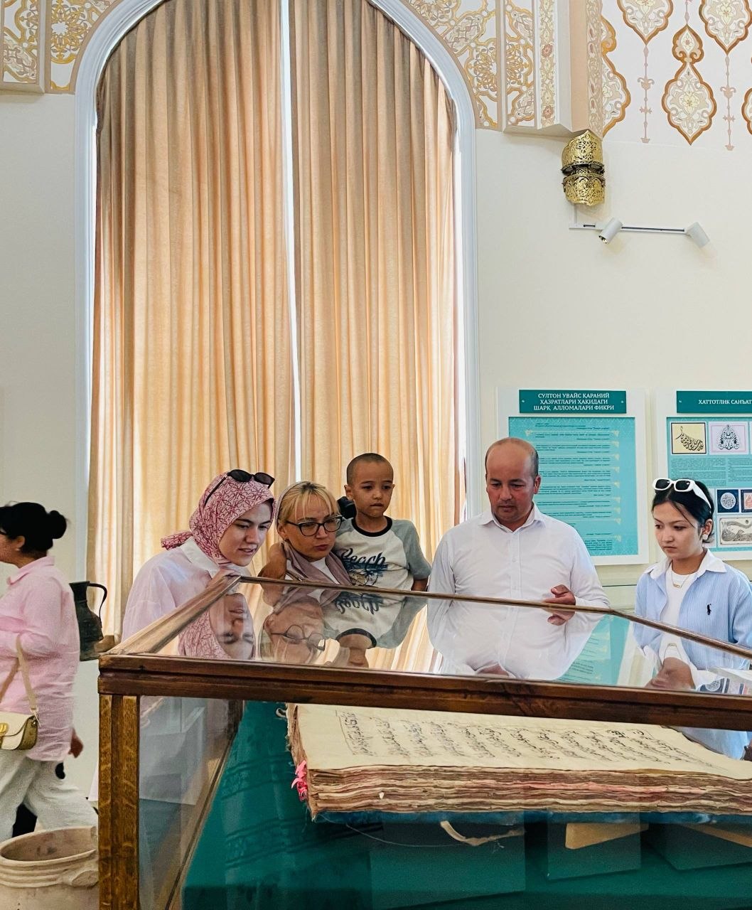 MA’NAVIYATGA ELTUVCHI YO‘L: TALABALAR SULTON UVAYS QARONIY ZIYORATGOHIDA
