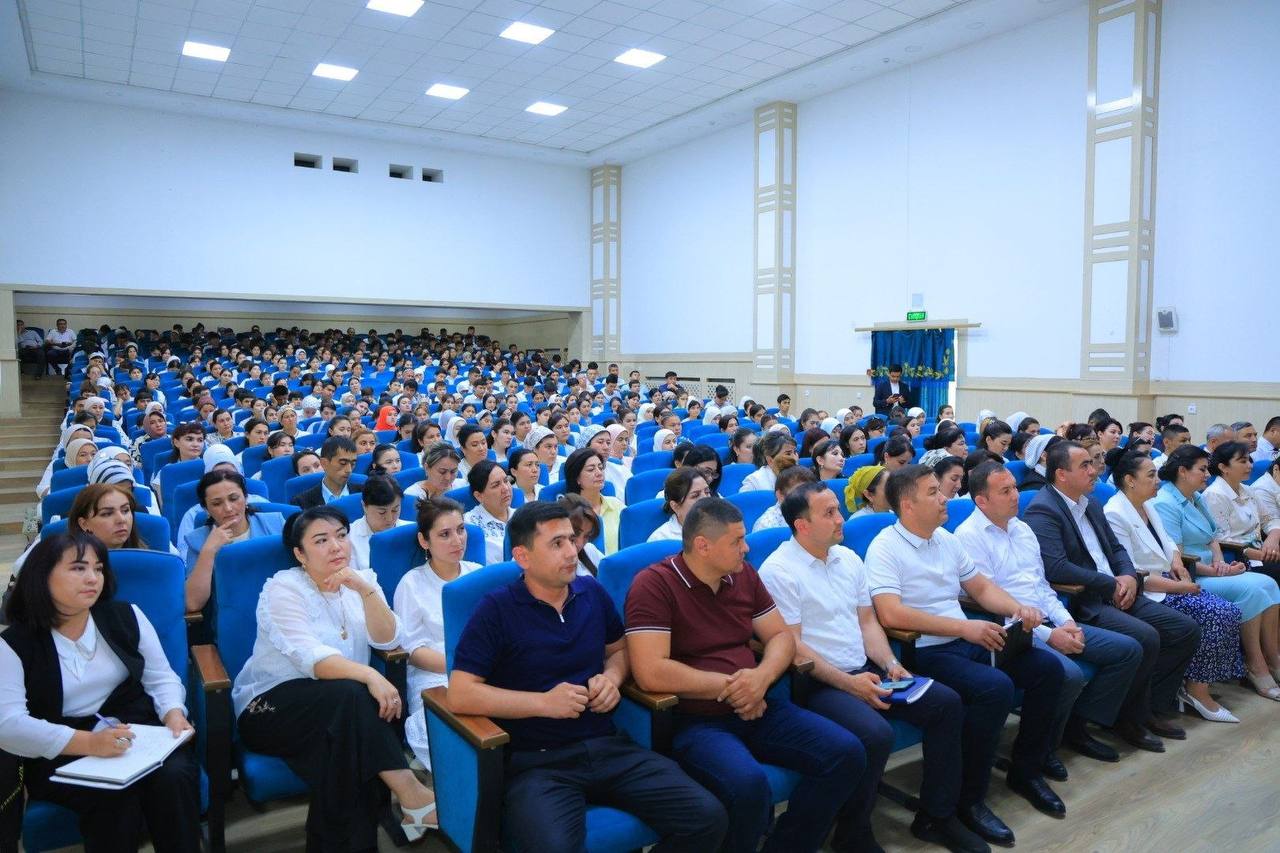 Chortoq tumani hokimligida Namangan davlat pedagogika institutini 2025–2026-o‘quv yilida tamomlayotgan bitiruvchi yoshlar bandligini ta’minlash masalasiga bag‘ishlangan uchrashuv tashkil etildi.