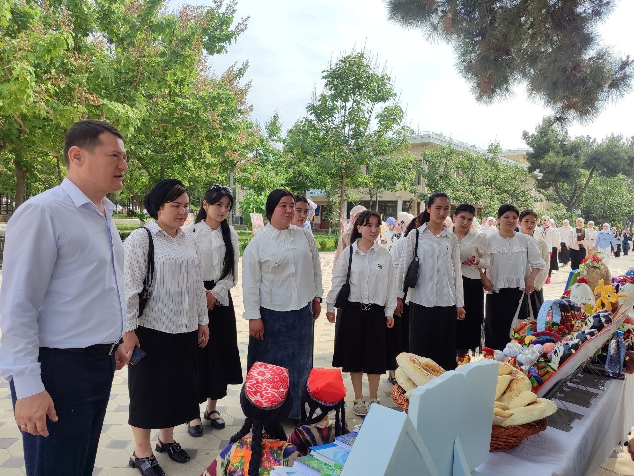 NAMDPIDA “OCHIQ ESHIKLAR KUNI” TADBIRLARI DAVOM ETMOQDA