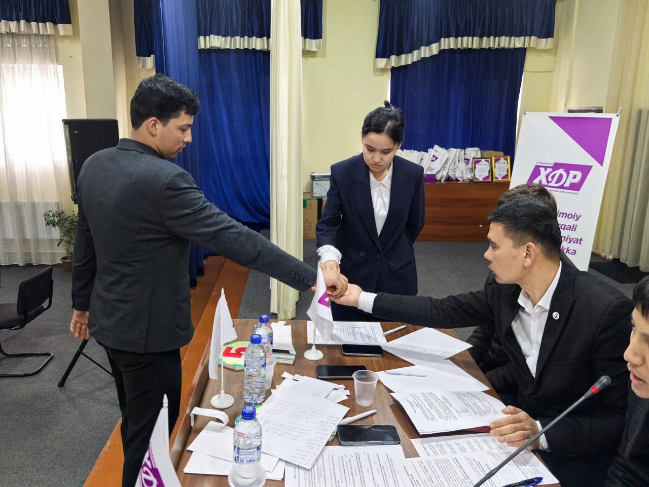 “Ibrat izdoshlari” jamoasi – intellektual turnir chempionlari!