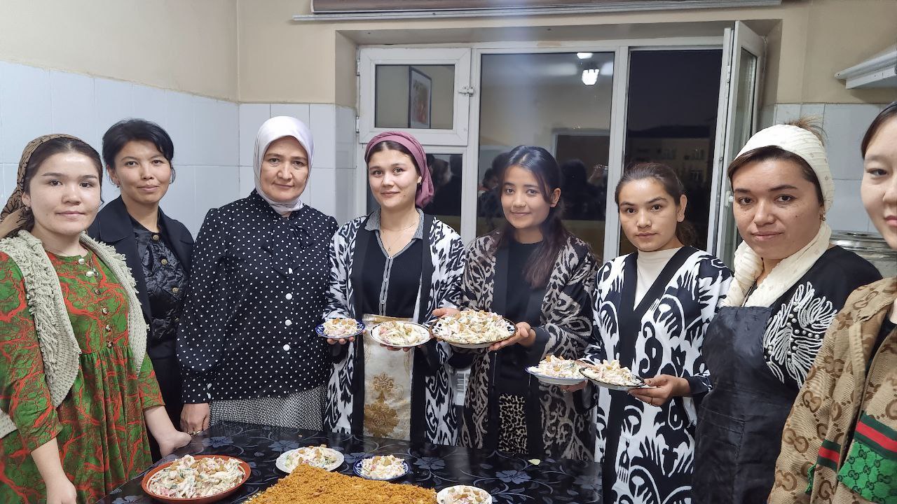 Kreativ pedagogika va psixologiya kafedrasi professor-o‘qituvchilari tasdiqlangan “TTJda kafedra kunlari” jadvaliga asosan Talabalar turar joyiga tashrif buyurishdi.