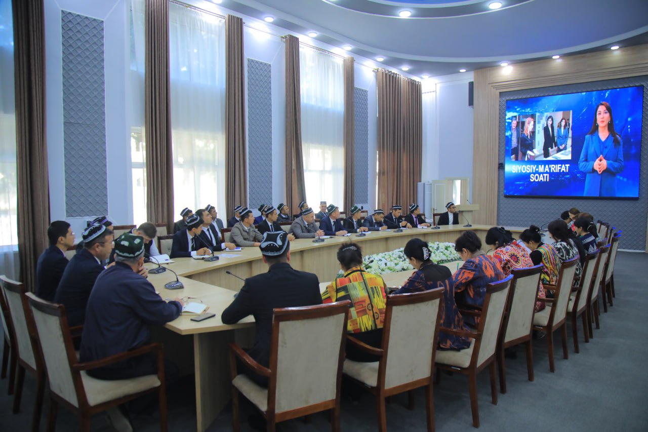 Namangan davlat pedagogika instituti rahbar va xodimlari hamda professor-oʻqituvchilari navbatdagi "Siyosiy-ma’rifat soati"da ishtirok etdi.