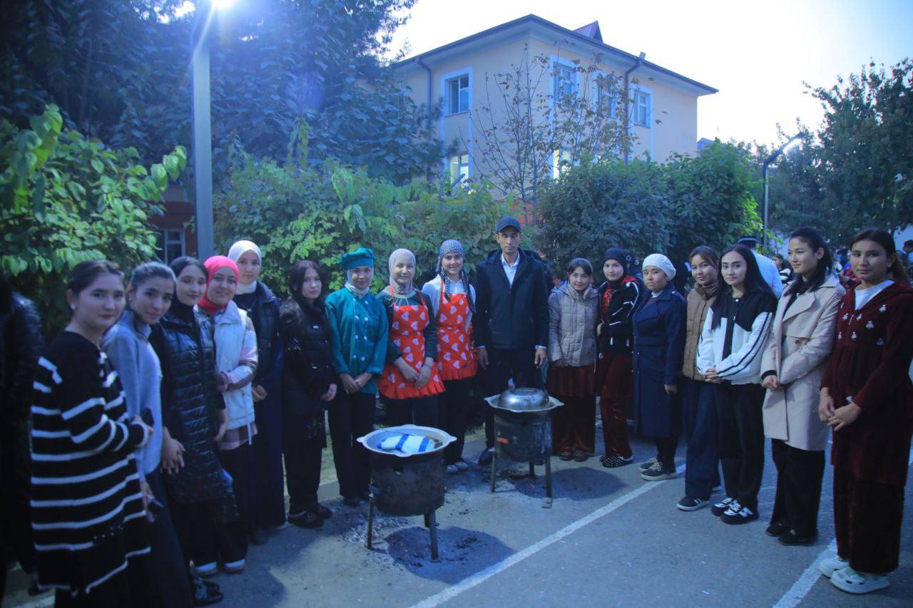 “Gulxan yorug‘ida boshlangan do‘stlik kechasi”