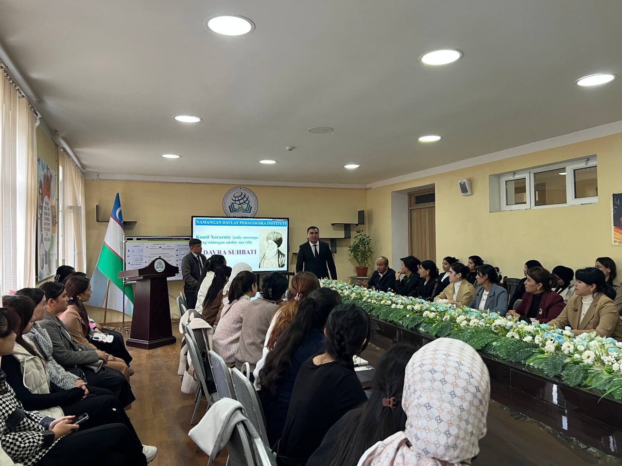 Namangan davlat pedagogika institutida Komil Xorazmiy ijodiy merosiga bagʻishlangan adabiy-maʼrifiy davra suhbati o'tkazildi.
