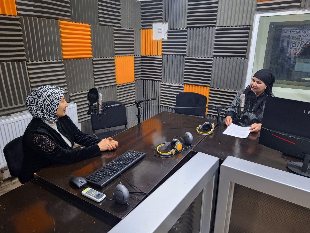 "Oila — ma'naviyat ko'zgusi" mavzusida jonli efirda suhbat olib borildi