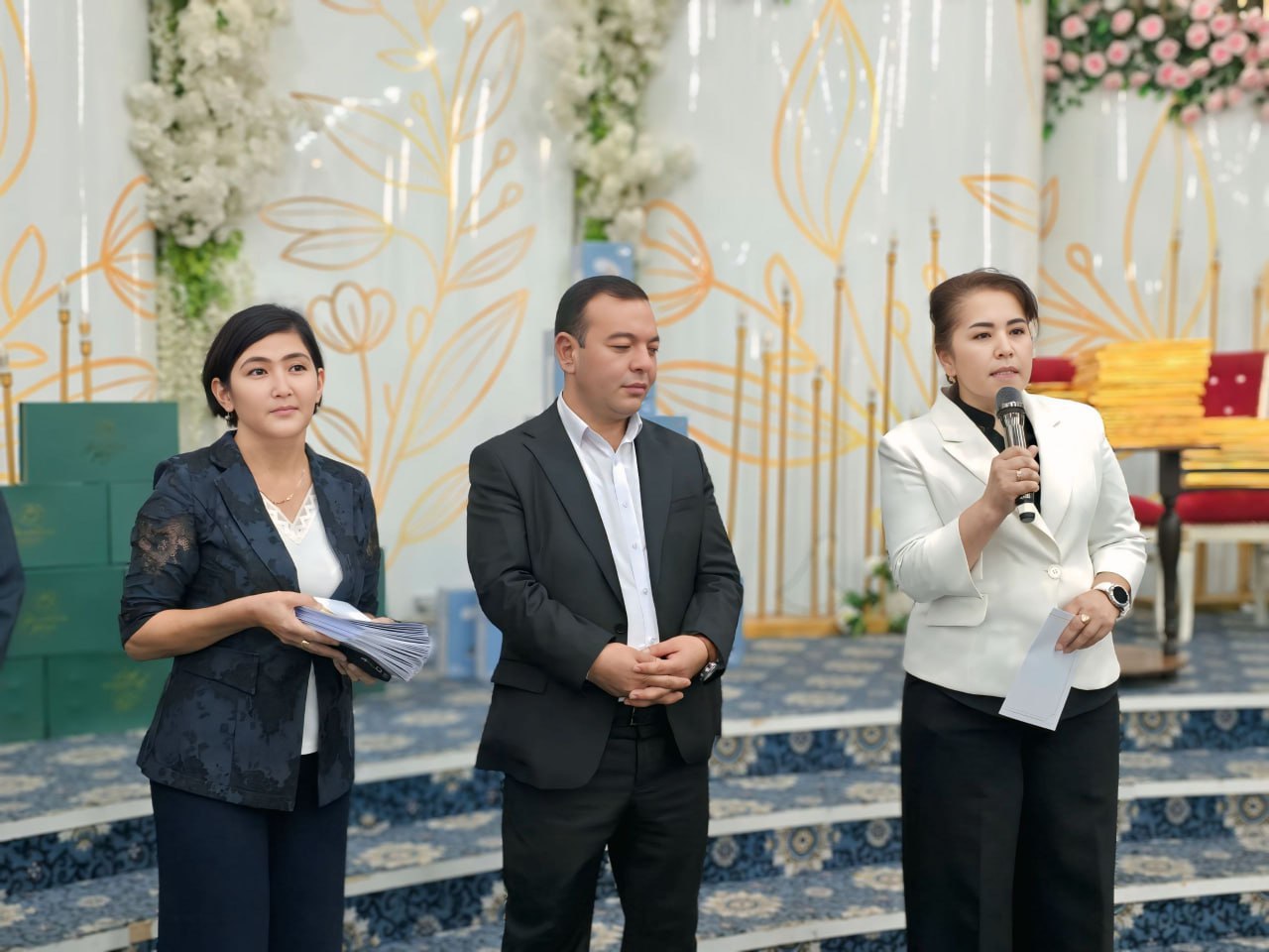 Tabriknomalar o'z egalariga yetkazildi