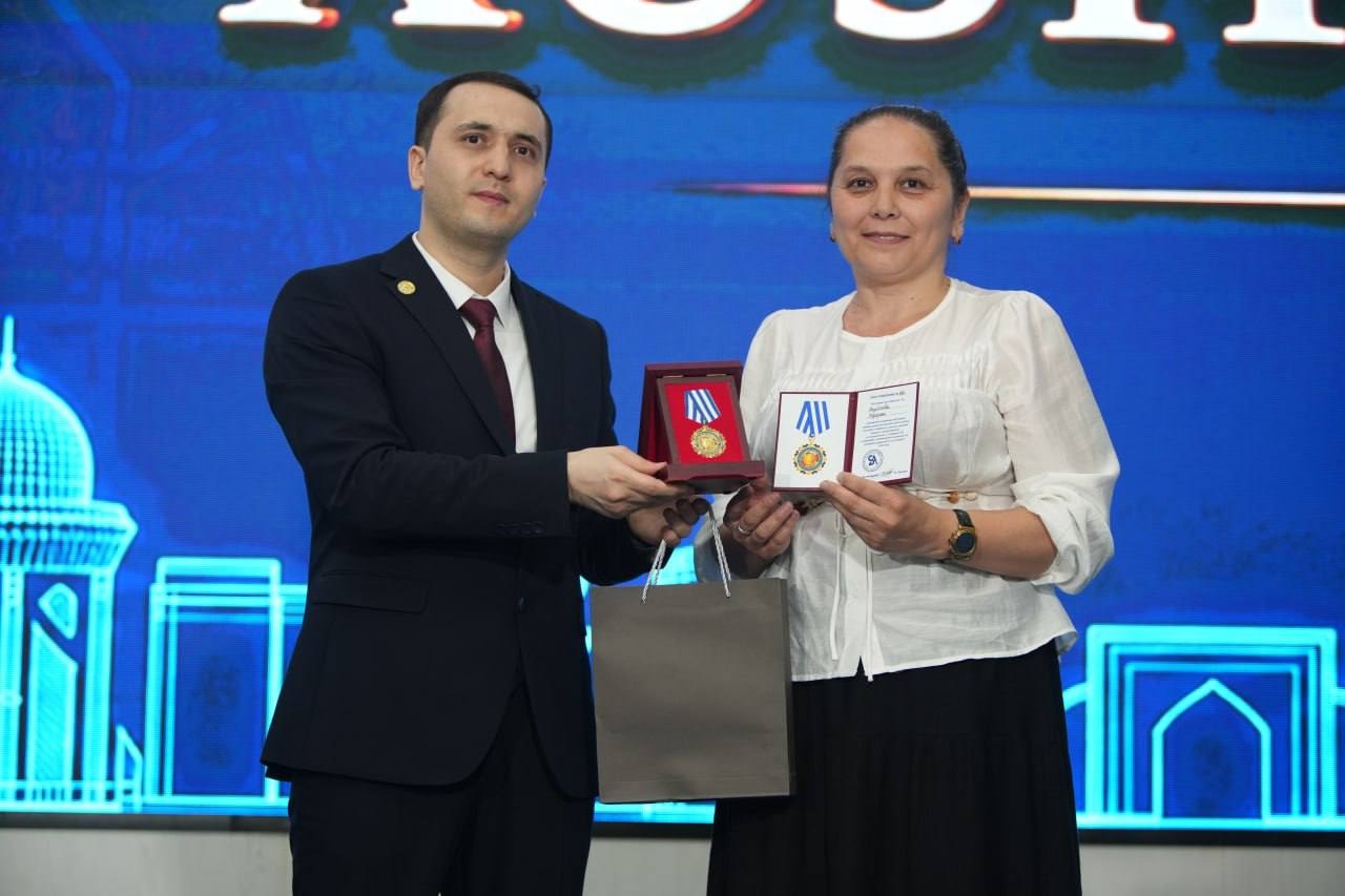 MDH miqyosidagi xalqaro ilmiy-amaliy tanlovda “FAOL TADQIQOTCHI” esdalik nishoni topshirildi